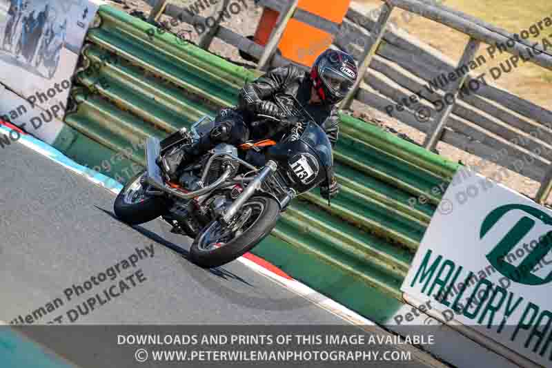 Vintage motorcycle club;eventdigitalimages;mallory park;mallory park trackday photographs;no limits trackdays;peter wileman photography;trackday digital images;trackday photos;vmcc festival 1000 bikes photographs